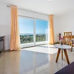 Six-bedroom In Tatil Evi