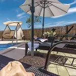 Six-bedroom In Tatil Evi *