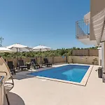 Six-bedroom In *
