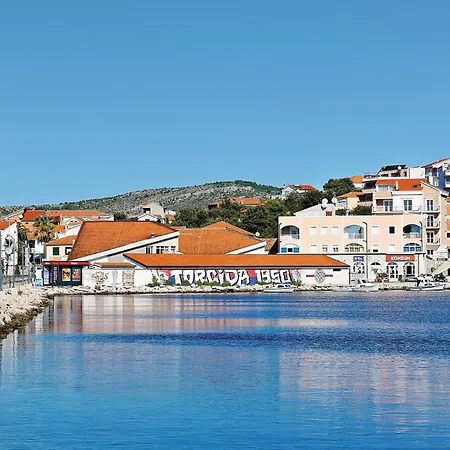 Six-bedroom In Feriehus *