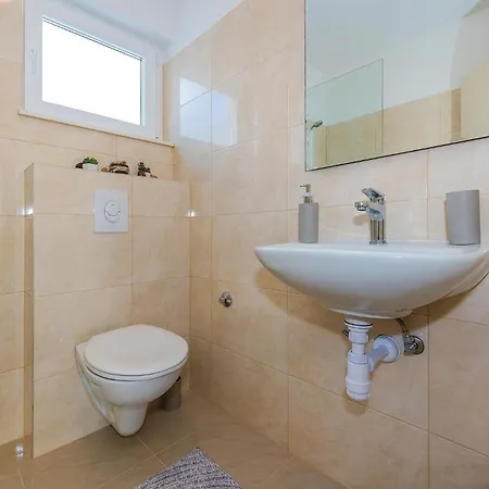 Six-bedroom In 펜션