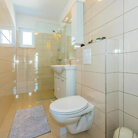 Stunning Home In Rogoznica With Kitchen *
