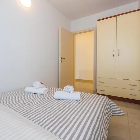 Six-Bedroom Holiday Home In Rogoznica Holiday home Rogoznica (Sibenik-Knin)