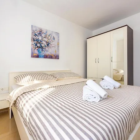 Stunning Home In Rogoznica With Kitchen *