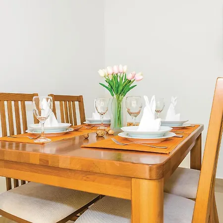 펜션 Six-bedroom In