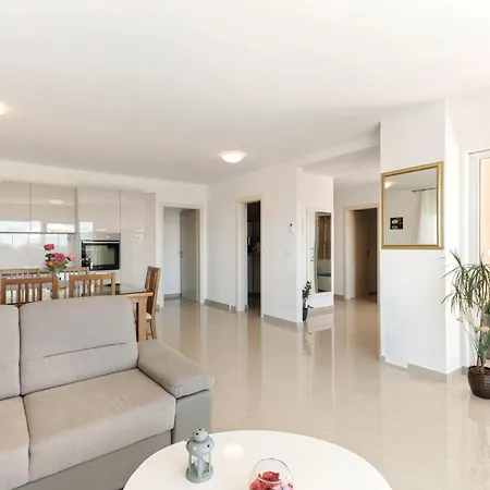 Holiday home Six-Bedroom Holiday Home In Rogoznica