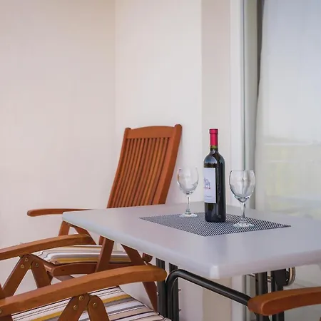 Six-bedroom In 로고즈니차