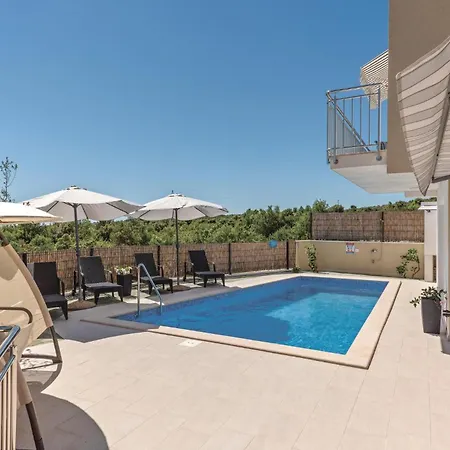 Stunning Home In Rogoznica With Kitchen *