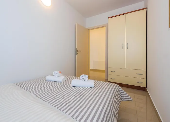 Six-Bedroom Holiday Home In Rogoznica Vikendica Rogoznica (Sibenik-Knin)