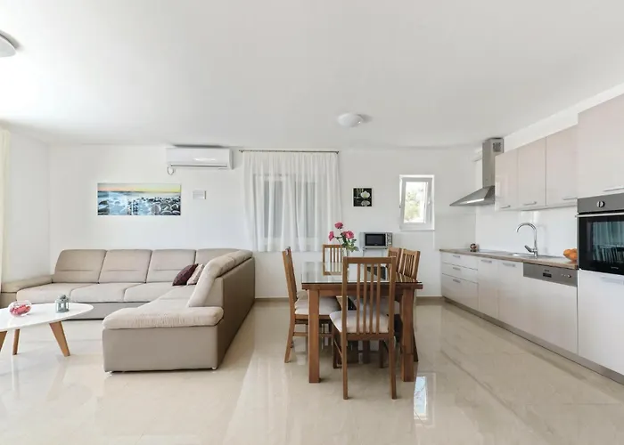 Six-bedroom In Feriehus Rogoznica (Sibenik-Knin)