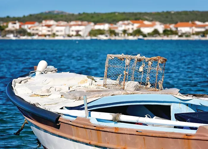 Six-Bedroom Holiday Home In Rogoznica