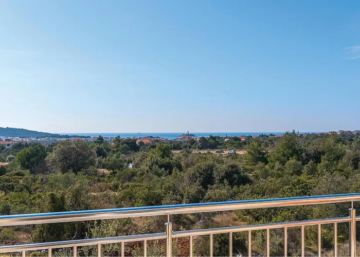 Six-Bedroom Holiday Home In Rogoznica *