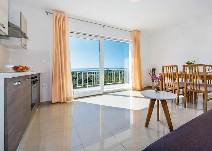 Six-bedroom In Feriehus