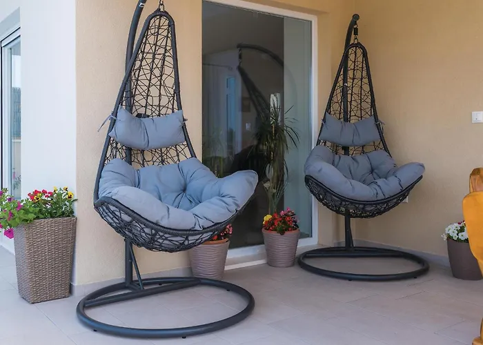 Vikendica Six-Bedroom Holiday Home In Rogoznica Rogoznica (Sibenik-Knin)